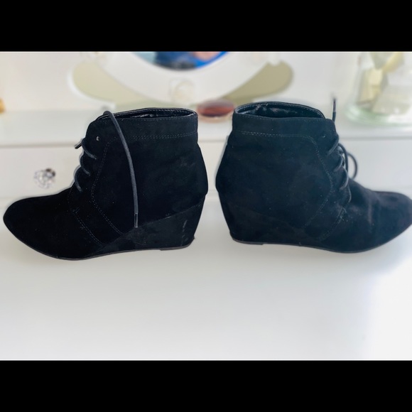 Black booties, size 6.5 - Picture 5 of 7